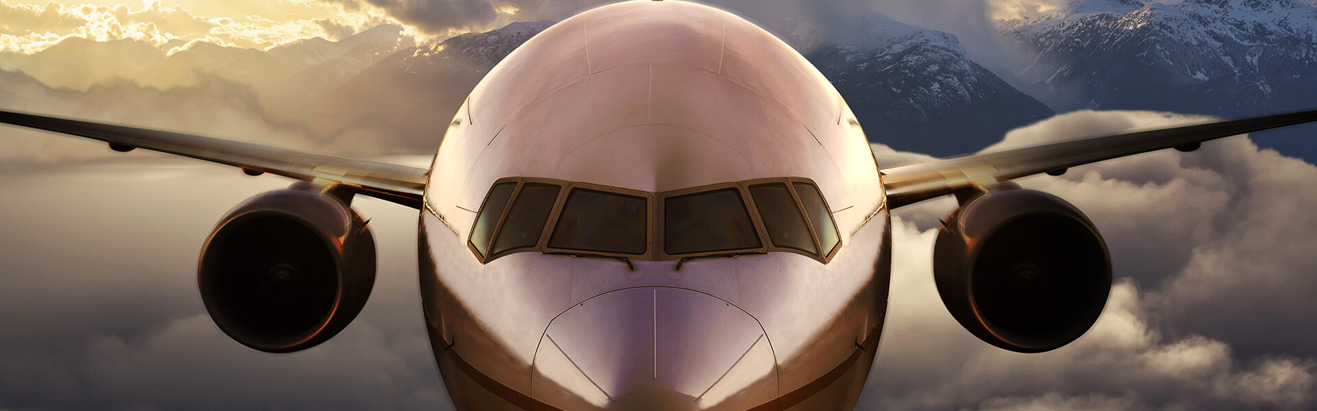 Avión surcando el cielo